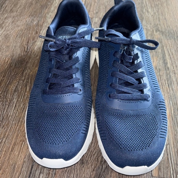 Women’s Skechers 9.5 memory foam sneakers - Picture 1 of 6